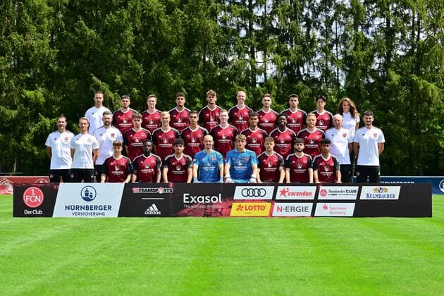 06.07.2022 - 1. FC Nürnberg FCN Club U23 - Regionalliga - Saison 2022 2023 - Fototermin - Mannschaft Team Kader - Teamfoto Mannschaftsfoto Mannschaftsbild Teambild Totale - Vorstellung Präsentation Pressetermin - - erste Reihe von vorne - von links: Niklas Jahn , Eliot Muteba , Seyhan Yigit , Felix Kielkopf , Nikolai Kemlein , Jannik Hofmann , Ewert Yokana Baram , Nathaniel Brown mittlere Reihe von links : Christian Fiel ( Trainer ) Jörg Stöckert ( Athletiktrainer ) Christian Krüger ( Torwarttrainer ) Moritz Gundelach , Louis Breunig , Nikola Komljenovic , Tim Sausen , Jermain Nischalke , Bryang Kayo , Fabian Menig , Jakob Reitz ( Betreuer ) Felix Bauer ( Physio ) hintere Reihe von links : Vincent Novak ( Co-Trainer ) , Enrique Katsianis Sanchez , Simon Joachims , Ali Loune , Leonardo Vonic , Christopher Wähling , Erik Basista , Shawn Blum , Yunsang Hong , Helena Schmitz ( Sportpsychologin )