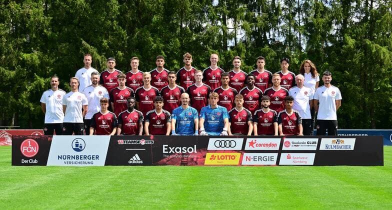 06.07.2022 - 1. FC Nürnberg FCN Club U23 - Regionalliga - Saison 2022 2023 - Fototermin - Mannschaft Team Kader - Teamfoto Mannschaftsfoto Mannschaftsbild Teambild Totale - Vorstellung Präsentation Pressetermin - - erste Reihe von vorne - von links: Niklas Jahn , Eliot Muteba , Seyhan Yigit , Felix Kielkopf , Nikolai Kemlein , Jannik Hofmann , Ewert Yokana Baram , Nathaniel Brown mittlere Reihe von links : Christian Fiel ( Trainer ) Jörg Stöckert ( Athletiktrainer ) Christian Krüger ( Torwarttrainer ) Moritz Gundelach , Louis Breunig , Nikola Komljenovic , Tim Sausen , Jermain Nischalke , Bryang Kayo , Fabian Menig , Jakob Reitz ( Betreuer ) Felix Bauer ( Physio ) hintere Reihe von links : Vincent Novak ( Co-Trainer ) , Enrique Katsianis Sanchez , Simon Joachims , Ali Loune , Leonardo Vonic , Christopher Wähling , Erik Basista , Shawn Blum , Yunsang Hong , Helena Schmitz ( Sportpsychologin )