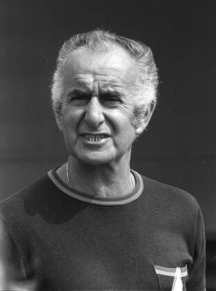 ARCHIVFOTO: Vor 20 Jahren, am 13. Juli 2002, starb Robert SCHWAN, 01SN_Schwan_190771SP.jpg Robert SCHWAN, Deutschland, Fussball, Manager FC Bayern Muenchen, Portraet, Portrait, HF, s w *** ARCHIVE PHOTO 20 years ago, on 13 July 2002, died Robert SCHWAN, 01SN Schwan 190771SP jpg Robert SCHWAN, Germany, football, manager FC Bayern Muenchen, portraet, portrait, HF, s w