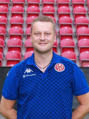 Mainz, MEWA-Arena, 11.07.2022, Mannschaftsfoto 1. Bundesliga - 1.FSV Mainz 05, Darius Salbert (Teammanager)
