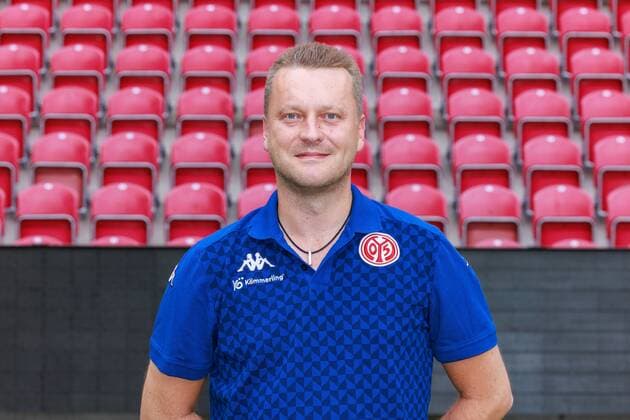 Mainz, MEWA-Arena, 11.07.2022, Mannschaftsfoto 1. Bundesliga - 1.FSV Mainz 05, Darius Salbert (Teammanager)
