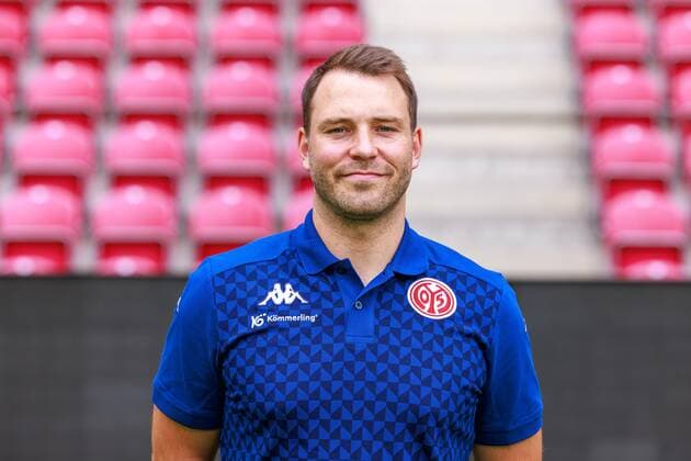 Mainz, MEWA-Arena, 11.07.2022, Mannschaftsfoto 1. Bundesliga - 1.FSV Mainz 05, Nico Hölzel (Physiotherapeut)