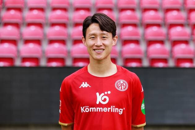 Mainz, MEWA-Arena, 11.07.2022, Mannschaftsfoto 1. Bundesliga - 1.FSV Mainz 05, Jae-sung Lee (7)