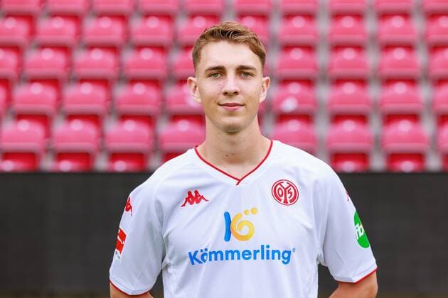 Mainz, MEWA-Arena, 11.07.2022, Mannschaftsfoto 1. Bundesliga - 1.FSV Mainz 05, Lasse Rieß (32)