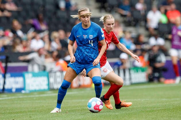 Sport Bilder des Tages Ria Öling 4 of Finland and Sara Thrige 2 of Denmark during the UEFA Women’s Euro 2022 Denmark - Finland at the Stadium MK on 12. July 2022 in Milton Keynes, Great Britain. (Tomi Hänninen Newspix24)  Copyright: xTomixHänninenx np24_3TH5513