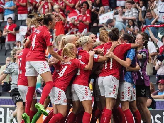 Sport Bilder des Tages Milton Keynes, England, July 12th 2022: Players celebrate after Pernille Harder (10 Denmark) scores the winning goal during the UEFA Womens Euro 2022 football match between Denmark and Finland at Stadium MK in Milton Keynes, England (Natalie Mincher SPP) Copyright: xNataliexMincher SPPx spp-en-NaMi-IMG_3032