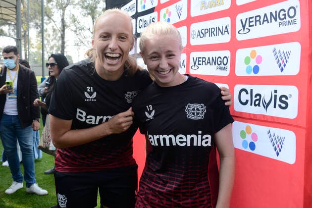Sport Bilder des Tages July 12, 2022, Mexico City, Mexico City, Mexico: July 12, 2022, Mexico City, Mexico: Women s Bayer Leverkusen players Caroline Siems and Irina Pando during a press conference, PK, Pressekonferenz to announce the match between America and Bayer Leverkusen as part of 100 years of Bayer in Mexico. on July 12, 2022 in Mexico City, Mexico. Mexico City Mexico - ZUMAe321 0162795353st Copyright: xCarlosxTischlerx xEyepixxGroupx