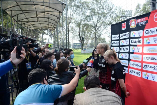 July 12, 2022, Mexico City, Mexico City, Mexico: July 12, 2022, Mexico City, Mexico: Women s Bayer Leverkusen players Caroline Siems and Irina Pando during a press conference, PK, Pressekonferenz to announce the match between America and Bayer Leverkusen as part of 100 years of Bayer in Mexico. on July 12, 2022 in Mexico City, Mexico. Mexico City Mexico - ZUMAe321 0162796074st Copyright: xCarlosxTischlerx xEyepixxGroupx