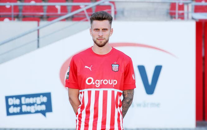 Teampraesentation Zwickau 12.07.2021 Yannik Möker Moeker (27, Zwickau); FSV Zwickau; 3.Liga, Porträttermin 2022 2023 , Zwickau, 12.07.2021, GGZ Arena Zwickau, Fussball ,