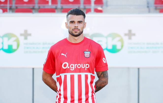 Teampraesentation Zwickau 12.07.2021 Robin Ziegele (4, Zwickau); FSV Zwickau; 3.Liga, Porträttermin 2022 2023 , Zwickau, 12.07.2021, GGZ Arena Zwickau, Fussball ,