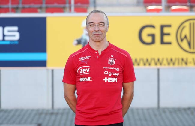 Teampraesentation Zwickau 12.07.2021 Mannschaftsarzt Dr. Uwe Flötgen Floetgen; FSV Zwickau; 3.Liga, Porträttermin 2022 2023 , Zwickau, 12.07.2021, GGZ Arena Zwickau, Fussball ,