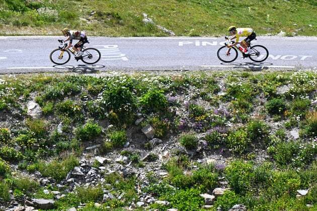 COL DU GRANON, FRANCE - JULY 13 : Vingegaard Jonas (DEN) of Jumbo-Visma, Pogacar Tadej (SLO) of UAE Team Emirates, Izagirre Ion (ESP) of Cofidis during stage 11 of the 109th edition of the 2022 Tour de France cycling race, a stage of 149 kms with start in Albertville and finish in Col Du Granon on July 13, 2022 in Col Du Granon, France, 13 07 2022 ( Motordriver Kenny Verfaillie - Tour de France 2022 - Stage 11 PhotoNews Panoramic 