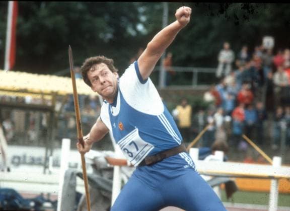 DDR - UDSSR Leichtathletik Länderkampf in Erfurt 23.06.1985 Uwe Hohn (ASK Vorwärts Potsdam) Aktion , Speerwerfen *** GDR USSR athletics international competition in Erfurt 23 06 1985 Uwe Hohn ASK Vorwärts Potsdam action , javelin throwing HM
