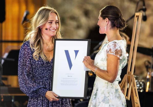 Bilder des Jahres 2022, Sport 07 Juli Sport Bilder des Tages 220714 Pristagaren Ebba Arsjö och Kronprinsessan Victoria under prisutdelningen av Victoriapriset den 14 juli 2022 i Borgholm. *** 220714 Prize winner Ebba Arsjö and Crown Princess Victoria during the award ceremony of the Victoria Prize on 14 July 2022 in Borgholm,  Copyright: SUVADxMRKONJIC BB220714SM005