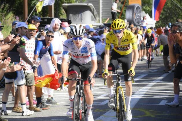 ALPE D HUEZ, FRANCE - JULY 14 : Pogacar Tadej (SLO) of UAE Team Emirates, Vingegaard Jonas (DEN) of Team Jumbo-Visma during stage 12 of the 109th edition of the 2022 Tour de France cycling race, a stage of 166 kms with start in Briancon and finish in Alpe d Huez on July 14, 2022 in Alpe d Huez, France, 14 07 2022 ( Motordriver Kenny Verfaillie - Tour de France 2022 - Stage 12 PhotoNews Panoramic 