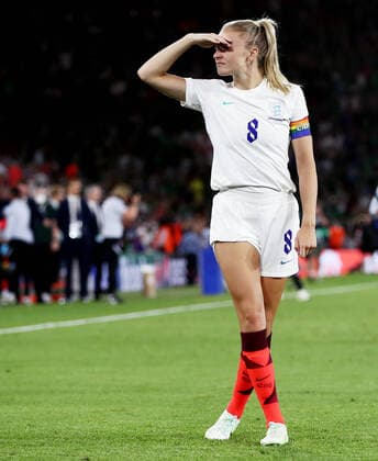 Mandatory Credit: Photo by James Marsh Shutterstock (13031428bf) Leah Williamson of England celebrates at full time. Northern Ireland v England, Womens UEFA European Championship, EM, Europameisterschaft Group A, Football, St Mary s Stadium , Southampton, UK - 15 Jul 2022 Northern Ireland v England, Womens UEFA European Championship, Group A, Football, St Mary s Stadium , Southampton, UK - 15 Jul 2022 Copyright: xJamesxMarsh Shutterstockx 13031428bf