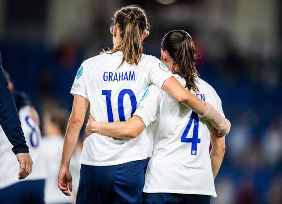 220715 Caroline Graham Hansen and Tuva Hansen of Norway look dejected after during the UEFA Women s Euro 2022 group stage match between Austria and Norway on July 15, 2022 in Brighton. Photo: Vegard Grott BILDBYRAN kod VG VG0329 bbeng fotboll football soccer fotball fotbolls-em europamästerskap em fotball em uefa womens euro dam landskamp norge norway österrike austria osterrike day10 depp Copyright: VEGARDxGRoTT BB220715VG131
