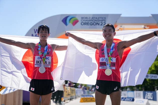 (220716) -- EUGENE, July 16, 2022 -- Gold medalist Yamanishi Toshikazu (R) of Japan celebrates with his compatriot silver medalist Ikeda Koki after the men s 20km race walk final at the World Athletics Championships Oregon22 in Eugene, Oregon, the United States, July 15, 2022. ) (SP)U.S.-EUGENE-ATHLETICS-WORLD CHAMPIONSHIPS-MEN S 20KM RACE WALK WangxYing 