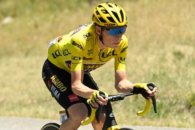 MENDE, FRANCE - JULY 16 : Vingegaard Jonas (DEN) of Team Jumbo-Visma in the yellow jersey during stage 14 of the 109th edition of the 2022 Tour de France cycling race, a stage of 195 kms with start in Saint-Etienne and finish in Mende on July 16, 2022 in Mende, France, 16 07 2022 ( Motordriver Kenny Verfaillie - Tour de France 2022 - Stage 14 PhotoNews Panoramic 