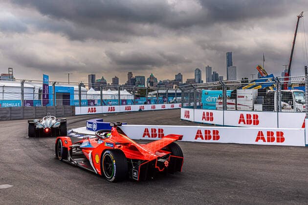 Sport Bilder des Tages 30 ROWLAND Oliver (gbr), Mahindra Racing, Mahindra M7Electro, action during the 2022 New York City ePrix, 8th meeting of the 2021-22 ABB FIA Formula E World Championship, WM, Weltmeisterschaft on the Brooklyn Street Circuit from July 14 to 17, in New York, United States of America - AUTO - 2022 FORMULA E NEW YORK CITY ePRIX DPPI Panoramic  03422009-BR-123