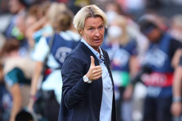16th July 2022, Stadium MK, Milton Keynes, Bucks, England: Womens European International football tournament; Finland versus Germany: Germany Women s Manager Martina Voss-Tecklenburg gives the thumbs up to her bench  ActionPlus12409247 ShaunxBrooks