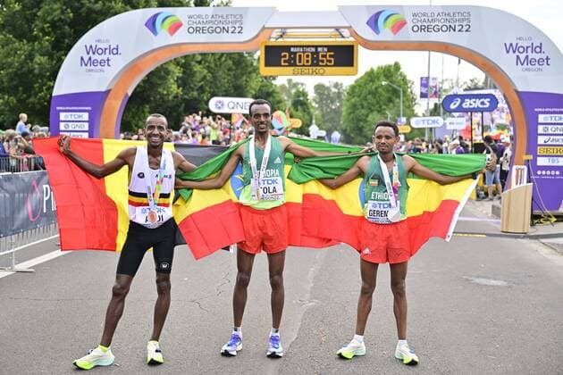 Leichtathletik, WM in Eugene, Marathon EUGENE, THE UNITED STATES OF AMERICA - JULY 17 : Bashir Abdi pictured with the bronze medal during the Marathon Men Final on day 3 of the World Athletics Championships Oregon 22 on July 17, 2022 in Eugene, The United States of America, 17 07 2022 ( World Athletics Championships Oregon 22 - day 3 PhotoNews Panoramic 