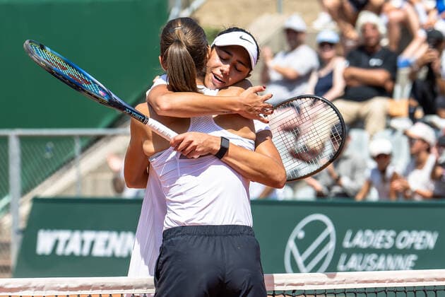 17.07.2022, Lausanne, Tennis WTA, Tennis Damen 250 - Ladies Open Lausanne. Olga Danilovic (SRB) and Petra MARTIC (CRO). Olga Danilovic (SRB) congratulate Petra MARTIC (CRO) winner during the finals match at the WTA International Ladies Open Lausanne tennis tournament, in Lausanne, Switzerland, Sunday 17 July 2022. (Photo by Fabrice De Gasperis Mediafab Photography) via JustPictures.ch Lausanne Tennis Club - Lausanne Vaud Switzerland Copyright: xJustPictures.ch FabricexDexGasperisx