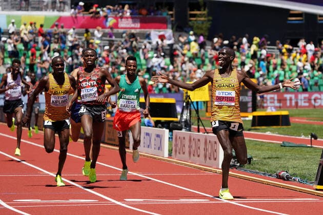 Bilder des Jahres 2022, Sport 07 Juli Sport Bilder des Tages WM 2022 Oregon , Eugene USA, World Athletics, Leichtathletik, athletics, Track and Field, World athletics Championships 2022Oregon Leichtathletik WM 2022 Oregon 15-.07-24..07..2022, Hayward field Eugene, Oregon, 10000m Männer Finale , Joshua Cheptegei, UGA *** World Championships 2022 Oregon , Eugene USA, World Athletics, track and field, athletics, track and field, World athletics championships 2022Oregon Track and Field World Championships 2022 Oregon 15 07 24 07 2022, Hayward field Eugene, Oregon, 10000m mens final , Joshua Cheptegei, UGA