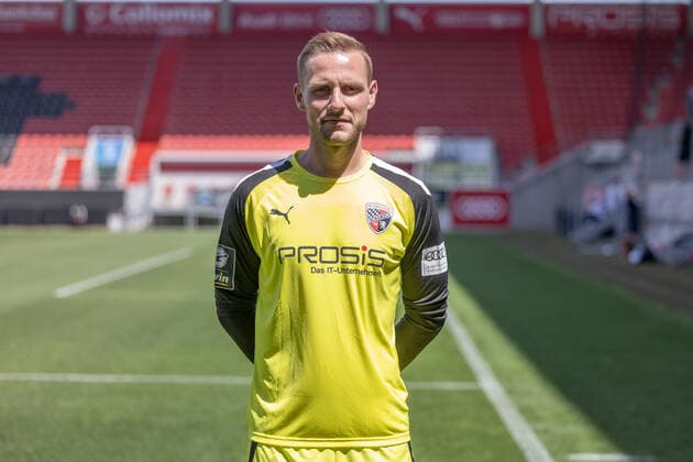 Torwart Marius Funk (1, FCI) ; FC Ingolstadt 04; 3.Liga, Porträttermin 2022 2023, 3. Liga - FC Ingolstadt 04 Saison 2022 2023