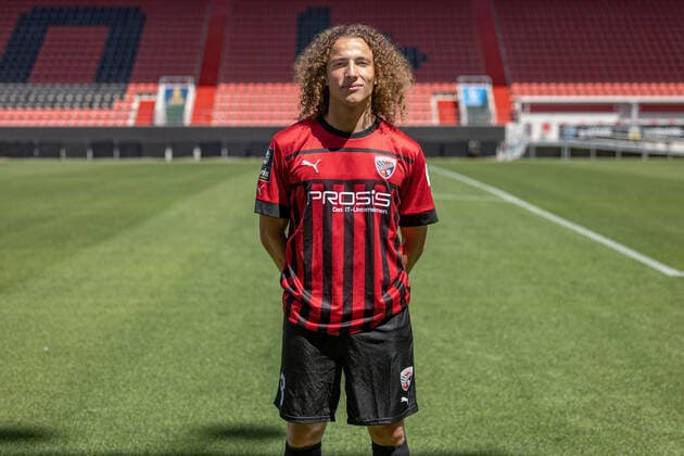Tim Civeja (8, FCI) ; FC Ingolstadt 04; 3.Liga, Porträttermin 2022 2023, 3. Liga - FC Ingolstadt 04 Saison 2022 2023