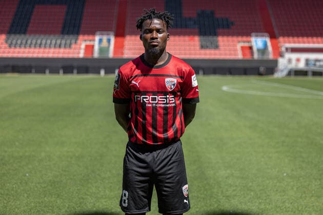 Hans Nunoo Sarpei (18 FCI) ; FC Ingolstadt 04; 3.Liga, Porträttermin 2022 2023, 3. Liga - FC Ingolstadt 04 Saison 2022 2023