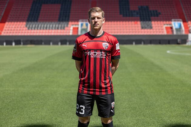 Denis Linsmayer (23, FCI) ; FC Ingolstadt 04; 3.Liga, Porträttermin 2022 2023, 3. Liga - FC Ingolstadt 04 Saison 2022 2023