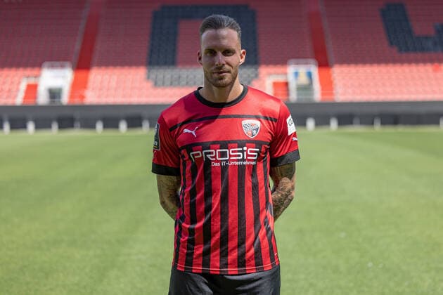 Patrick Schmidt (9, FCI) ; FC Ingolstadt 04; 3.Liga, Porträttermin 2022 2023, 3. Liga - FC Ingolstadt 04 Saison 2022 2023