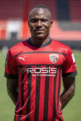 Moussa Doumbouya (27, FCI) ; FC Ingolstadt 04; 3.Liga, Porträttermin 2022 2023, 3. Liga - FC Ingolstadt 04 Saison 2022 2023