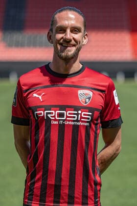 Valmir Sulejmani (7, FCI) ; FC Ingolstadt 04; 3.Liga, Porträttermin 2022 2023, 3. Liga - FC Ingolstadt 04 Saison 2022 2023