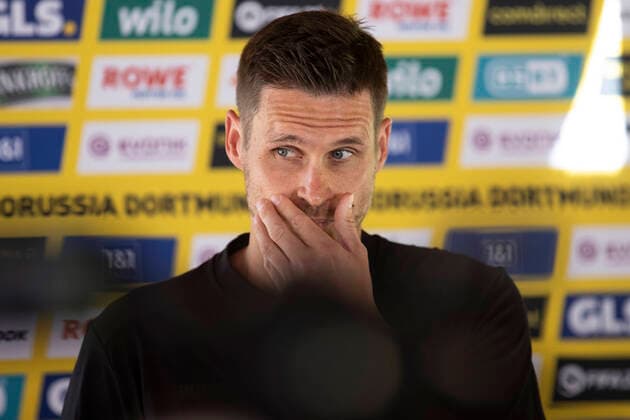 Sport Themen der Woche KW29 Sport Bilder des Tages Fußball: Trainingslager von Borussia Dortmund, Saison 2022 2023, Tag 4 auf der Sportanlage Ri-Au in Bad Ragaz. Sportdirektor Sebastian Kehl stellt sich in der Medienrunde den Fragen der Journalisten *** Borussia Dortmund soccer training camp, 2022 2023 season, day 4 at the Ri Au sports facility in Bad Ragaz Sports director Sebastian Kehl takes questions from journalists in the media roundtable Copyright: xKirchner MarcoxSteinbrennerx