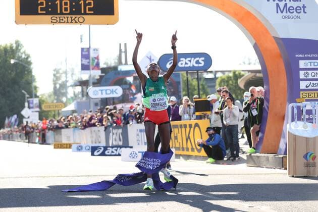 Bilder des Jahres 2022, Sport 07 Juli Sport Themen der Woche KW29 Sport Bilder des Tages Mandatory Credit: Photo by Amanda Loman Shutterstock (13033002c) Gotytom Gebreslase of Ethiopia wins the women s marathon 2022 World Athletics Championships, Day Four Hayward Field, Eugene, Oregon, USA - 18 Jul 2022 2022 World Athletics Championships, Day Four Hayward Field, Eugene, Oregon, USA - 18 Jul 2022  Copyright: xAmandaxLoman Shutterstockx 13033002c