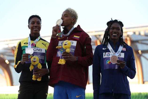Mandatory Credit: Photo by Amanda Loman Shutterstock (13033002cw) Silver medalist Shanieka Ricketts, of Jamaica, gold medalist, Yulimar Rojas, of Venezuela, and bronze medalist Tori Franklin, of the United States pose for a photo during the medal ceremony for the women s triple jump 2022 World Athletics Championships, Day Four Hayward Field, Eugene, Oregon, USA - 18 Jul 2022 2022 World Athletics Championships, Day Four Hayward Field, Eugene, Oregon, USA - 18 Jul 2022 Copyright: xAmandaxLoman Shutterstockx 13033002cw