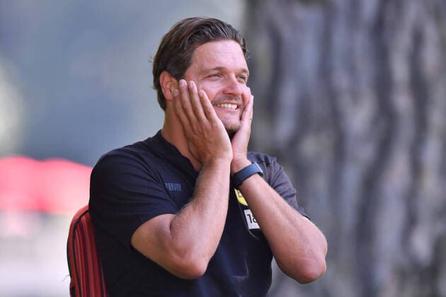 Sport Themen der Woche KW29 Sport Bilder des Tages Fußball Mediengespräch mit Edin Terzic im Trainingslager Borussia Dortmund am 19.07.2022 im Hotel Grand Resort Bad Ragaz in Bad Ragaz Edin Terzic ( Trainer Cheftrainer Dortmund ) DFL regulations prohibit any use of photographs as image sequences and or quasi-video. *** Soccer media talk with Edin Terzic at Borussia Dortmund training camp on 19 07 2022 at Hotel Grand Resort Bad Ragaz in Bad Ragaz Edin Terzic coach head coach Dortmund DFL regulations prohibit any use of photographs as image sequences and or quasi video xHDx