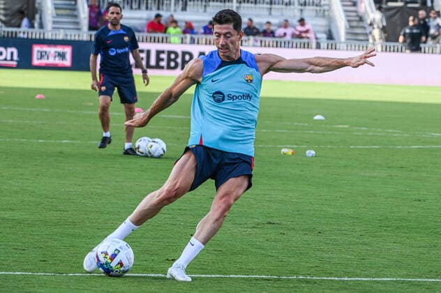 Sport Themen der Woche KW29 Sport Bilder des Tages FC Barcelona, Barca striker Robert Lewandowski of Poland warms up prior to a friendly match between Inter Miami and FC Barcelona, at the DRV PNK Stadium in Fort Lauderdale, US, 19 July 2022. Inter de Miami - Barcelona !ACHTUNG: NUR REDAKTIONELLE NUTZUNG!  Copyright: xGiorgioxVierax USA9257 20220720-ffdbaa1483a43879177626a79e5f75a2d3079067