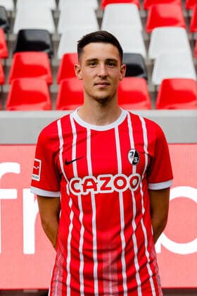 Keven Schlotterbeck (SC Freiburg, 31) SC Freiburg, 1.Bundesliga, Portraittermin 2022 2022, 20.07.2022 DFB DFL REGULATIONS PROHIBIT ANY USE OF PHOTOGRAPHS AS IMAGE SEQUENCES AND OR QUASI-VIDEO SC Freiburg, 1.Bundesliga, Portraittermin 2022 2023, 20.07.2022 Freiburg Copyright: xEibner-Pressefoto RogerxBuerkex EP_EER