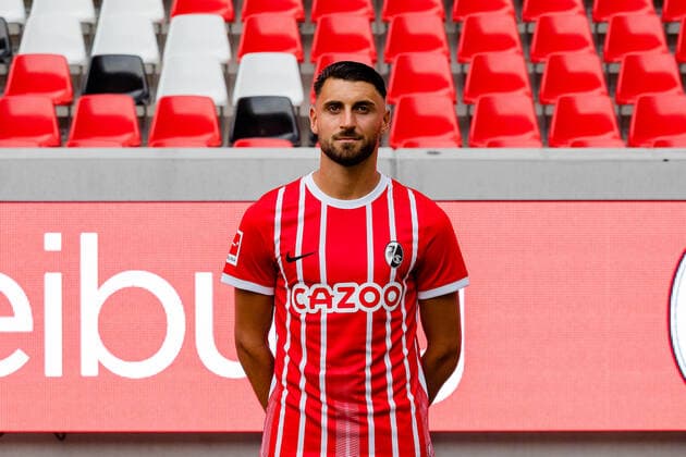Vincenzo Grifo (SC Freiburg, 32) SC Freiburg, 1.Bundesliga, Portraittermin 2022 2022, 20.07.2022 DFB DFL REGULATIONS PROHIBIT ANY USE OF PHOTOGRAPHS AS IMAGE SEQUENCES AND OR QUASI-VIDEO SC Freiburg, 1.Bundesliga, Portraittermin 2022 2023, 20.07.2022 Freiburg Copyright: xEibner-Pressefoto RogerxBuerkex EP_EER