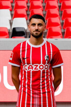 Vincenzo Grifo (SC Freiburg, 32) SC Freiburg, 1.Bundesliga, Portraittermin 2022 2022, 20.07.2022 DFB DFL REGULATIONS PROHIBIT ANY USE OF PHOTOGRAPHS AS IMAGE SEQUENCES AND OR QUASI-VIDEO SC Freiburg, 1.Bundesliga, Portraittermin 2022 2023, 20.07.2022 Freiburg Copyright: xEibner-Pressefoto RogerxBuerkex EP_EER