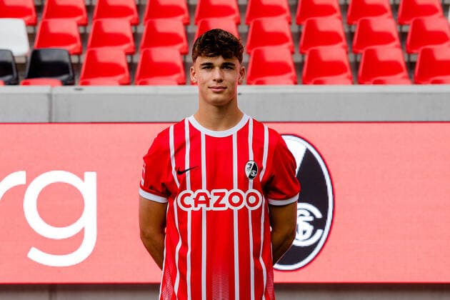 Noah Weisshaupt (SC Freiburg, 33) SC Freiburg, 1.Bundesliga, Portraittermin 2022 2022, 20.07.2022 DFB DFL REGULATIONS PROHIBIT ANY USE OF PHOTOGRAPHS AS IMAGE SEQUENCES AND OR QUASI-VIDEO SC Freiburg, 1.Bundesliga, Portraittermin 2022 2023, 20.07.2022 Freiburg Copyright: xEibner-Pressefoto RogerxBuerkex EP_EER