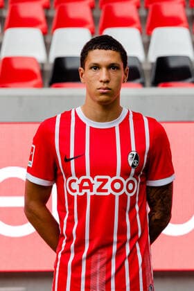 Nishan Burkhart (SC Freiburg, 45) SC Freiburg, 1.Bundesliga, Portraittermin 2022 2022, 20.07.2022 DFB DFL REGULATIONS PROHIBIT ANY USE OF PHOTOGRAPHS AS IMAGE SEQUENCES AND OR QUASI-VIDEO SC Freiburg, 1.Bundesliga, Portraittermin 2022 2023, 20.07.2022 Freiburg Copyright: xEibner-Pressefoto RogerxBuerkex EP_EER
