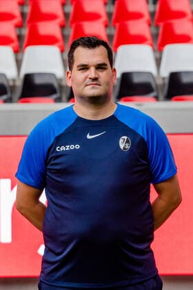 Max Beckmann Zeugwart SC Freiburg, 1.Bundesliga, Portraittermin 2022 2022, 20.07.2022 DFB DFL REGULATIONS PROHIBIT ANY USE OF PHOTOGRAPHS AS IMAGE SEQUENCES AND OR QUASI-VIDEO SC Freiburg, 1.Bundesliga, Portraittermin 2022 2023, 20.07.2022 Freiburg Copyright: xEibner-Pressefoto RogerxBuerkex EP_EER