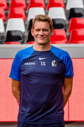 Torge Schwarz Physiotherapeut SC Freiburg, 1.Bundesliga, Portraittermin 2022 2022, 20.07.2022 DFB DFL REGULATIONS PROHIBIT ANY USE OF PHOTOGRAPHS AS IMAGE SEQUENCES AND OR QUASI-VIDEO SC Freiburg, 1.Bundesliga, Portraittermin 2022 2023, 20.07.2022 Freiburg Copyright: xEibner-Pressefoto RogerxBuerkex EP_EER