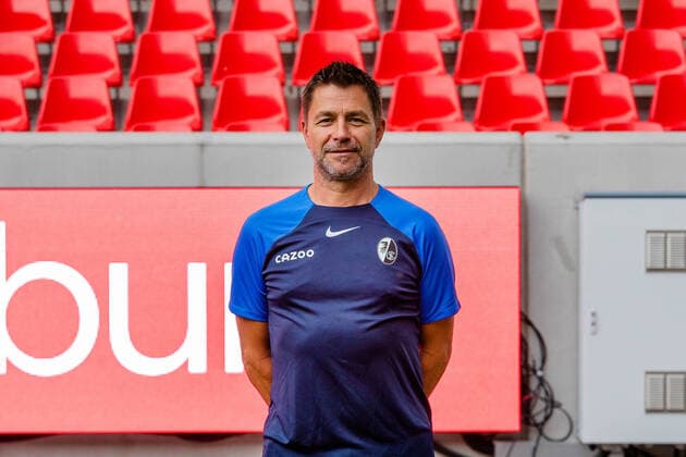 Stefan Spohn Busfahrer SC Freiburg, 1.Bundesliga, Portraittermin 2022 2022, 20.07.2022 DFB DFL REGULATIONS PROHIBIT ANY USE OF PHOTOGRAPHS AS IMAGE SEQUENCES AND OR QUASI-VIDEO SC Freiburg, 1.Bundesliga, Portraittermin 2022 2023, 20.07.2022 Freiburg Copyright: xEibner-Pressefoto RogerxBuerkex EP_EER