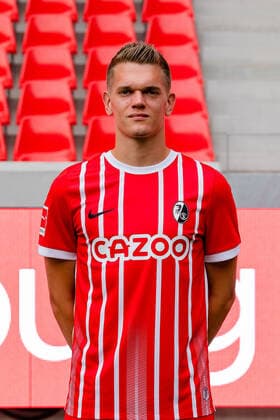 Matthias Ginter (SC Freiburg 28) SC Freiburg, 1.Bundesliga, Portraittermin 2022 2022, 20.07.2022 DFB DFL REGULATIONS PROHIBIT ANY USE OF PHOTOGRAPHS AS IMAGE SEQUENCES AND OR QUASI-VIDEO SC Freiburg, 1.Bundesliga, Portraittermin 2022 2023, 20.07.2022 Freiburg Copyright: xEibner-Pressefoto RogerxBuerkex EP_EER