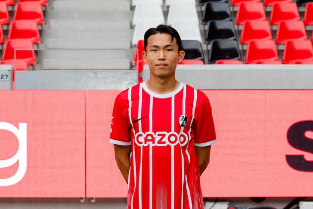 Wooyeong Jeong (SC Freiburg, 29) SC Freiburg, 1.Bundesliga, Portraittermin 2022 2022, 20.07.2022 DFB DFL REGULATIONS PROHIBIT ANY USE OF PHOTOGRAPHS AS IMAGE SEQUENCES AND OR QUASI-VIDEO SC Freiburg, 1.Bundesliga, Portraittermin 2022 2023, 20.07.2022 Freiburg Copyright: xEibner-Pressefoto RogerxBuerkex EP_EER